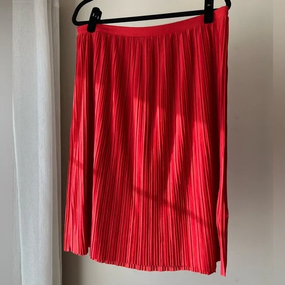 Vibrant red-orange pleated a-line skirt - Picture 4 of 10